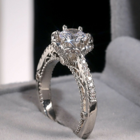Jewelry - Elegant 925 Silver Round Cut White Sapphire Ring